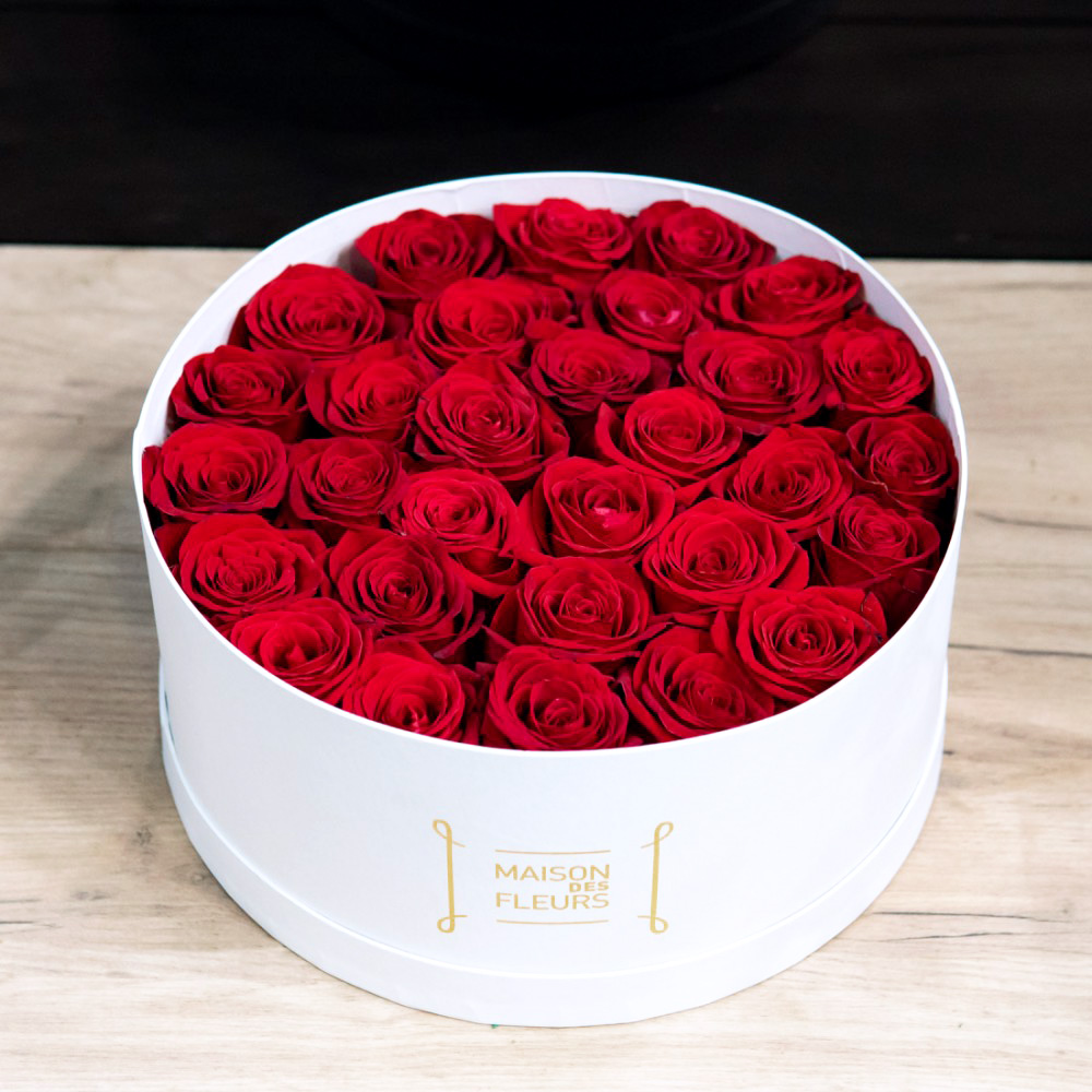 Big Red Roses Hat box White