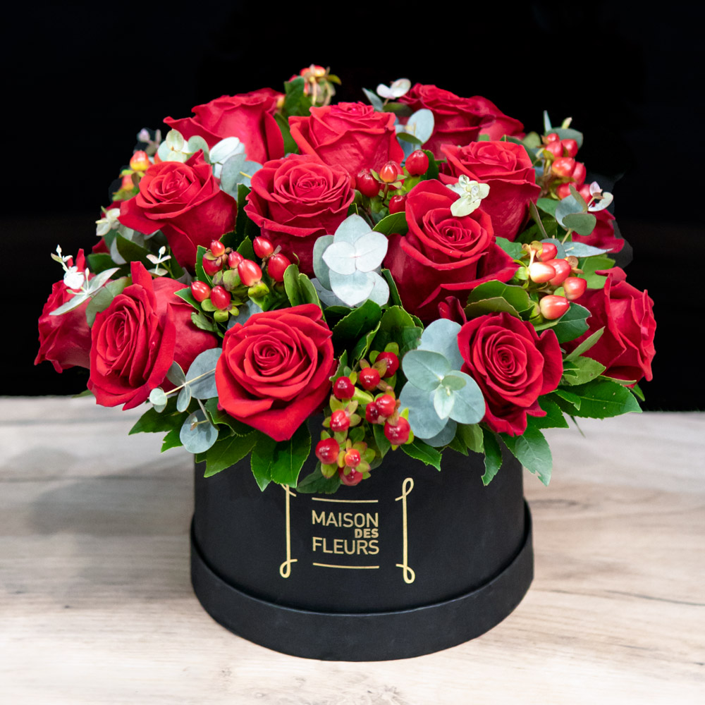 Ball of red roses box