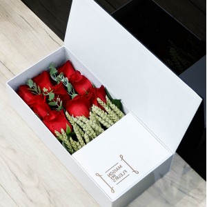 Συνθέσεις Λουλουδιών - Red white Box - Σύνθεση λουλουδιών | Ανθοπωλείο Maison des fleurs