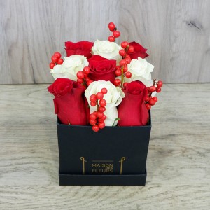 Συνθέσεις Λουλουδιών - Red-White Roses black box